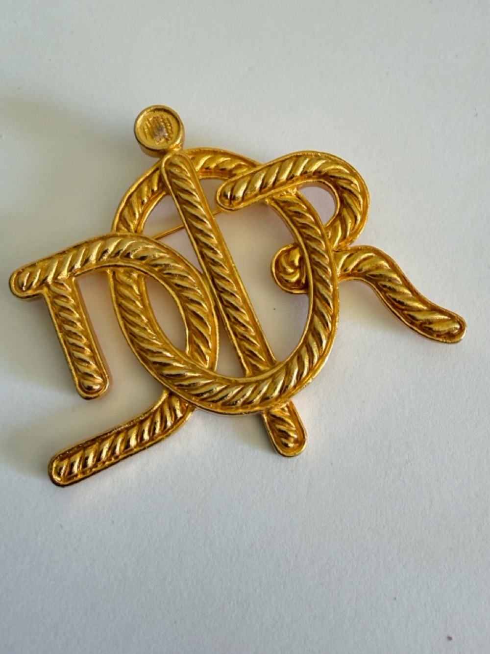 DIOR Oversized Woven Rope Design CD Logo Gold Plated 1980โs Pin Brooch Vintage - Picture 4 of 11